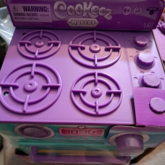 Cookeez Makery Baked Treatz Blue- Hard to Find Oven, Scented, Interactive NEW - Picture 3 of 5